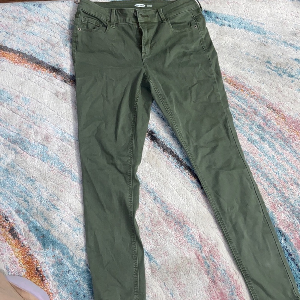 Old Navy army green rockstar super skinny jeggings.